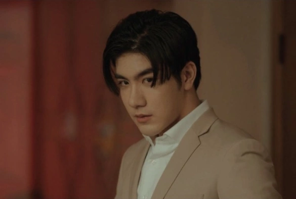 Кадр из дорамы Красный павлин