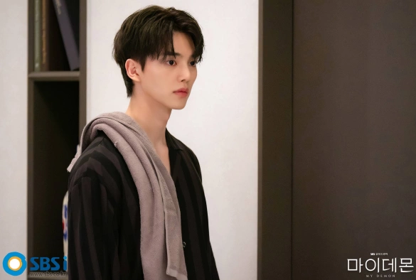 Кадр из дорамы Мой демон