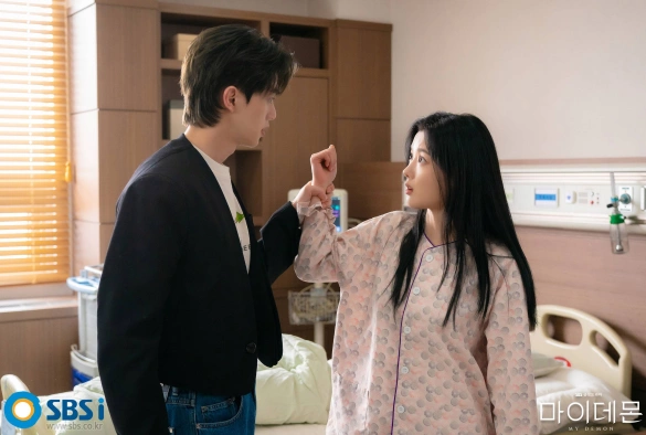 Кадр из дорамы Мой демон