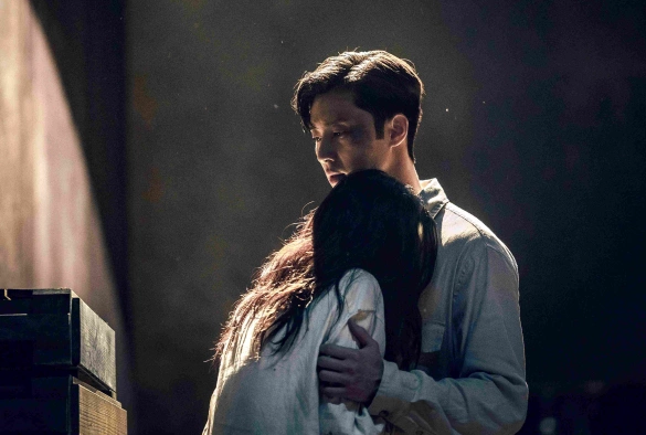 Кадр из дорамы Существо Кёнсона 1 сезон / Кёнсонское существо 1 сезон