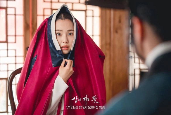 Кадр из дорамы Цветок, что распускается по ночам