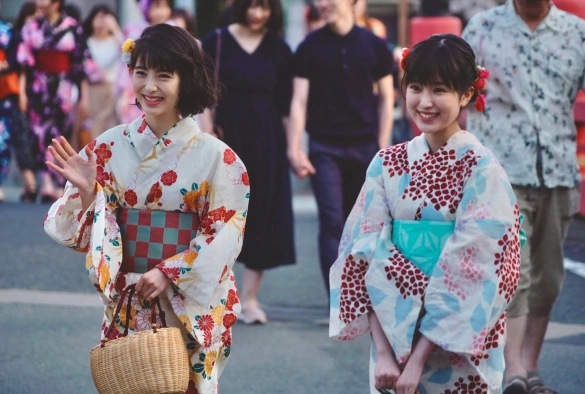 Кадр из дорамы Любит — не любит