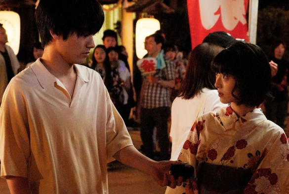 Кадр из дорамы Любит — не любит