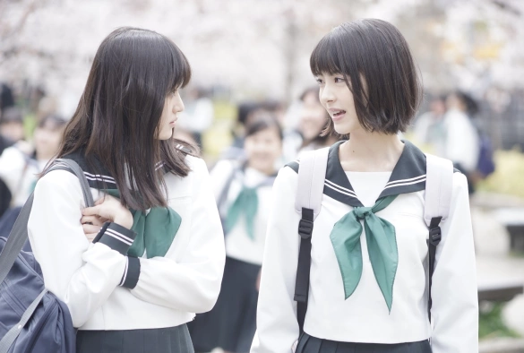 Кадр из дорамы Любит — не любит