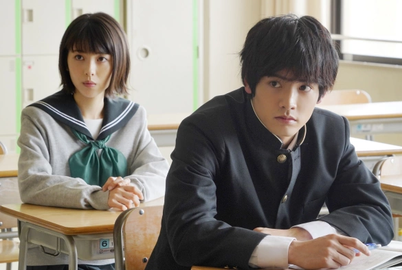 Кадр из дорамы Любит — не любит