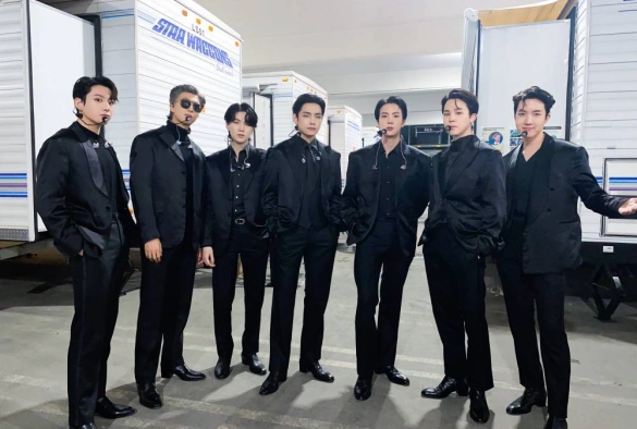 Кадр из дорамы BTS Monuments: Beyond the Star