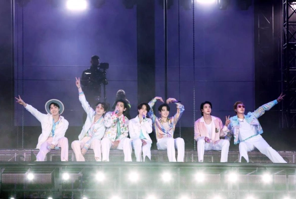 Кадр из дорамы BTS Monuments: Beyond the Star