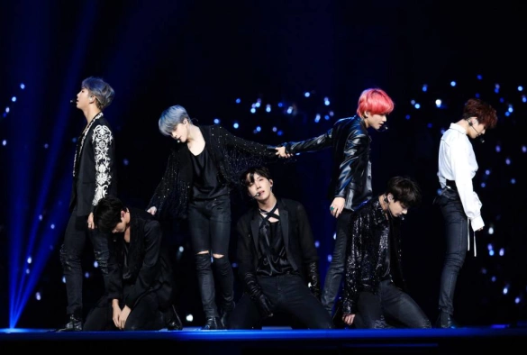 Кадр из дорамы BTS Monuments: Beyond the Star