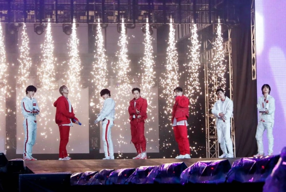 Кадр из дорамы BTS Monuments: Beyond the Star