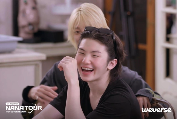 Кадр из дорамы НаНа-тур с Seventeen