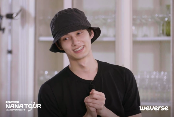Кадр из дорамы НаНа-тур с Seventeen