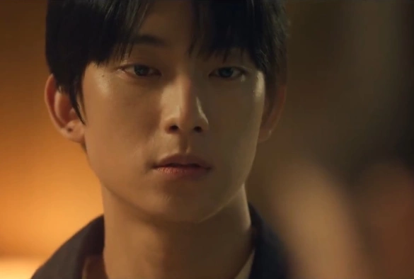 Кадр из дорамы Наш любовный треугольник