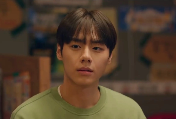 Кадр из дорамы Наш любовный треугольник