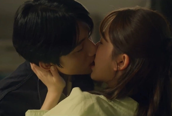 Кадр из дорамы Наш любовный треугольник