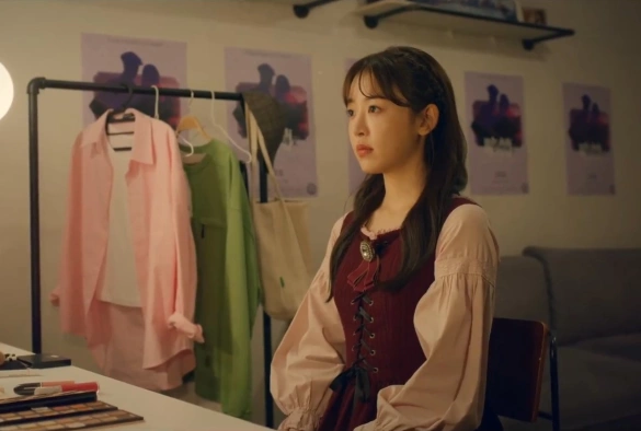 Кадр из дорамы Наш любовный треугольник