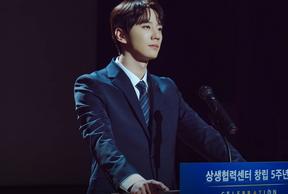 Кадр из дорамы Королевский путь