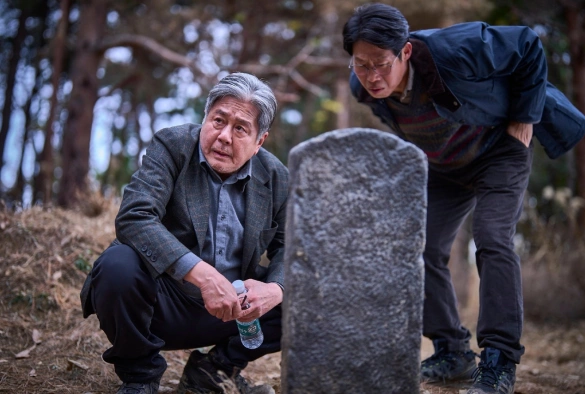 Кадр из дорамы Проклятие «Зов могилы»