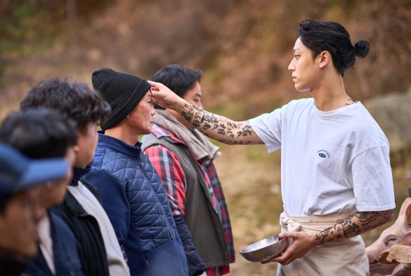 Кадр из дорамы Проклятие «Зов могилы»