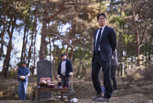 Кадр из дорамы Проклятие «Зов могилы»