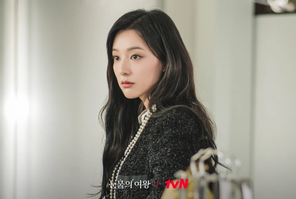 Кадр из дорамы Королева слёз