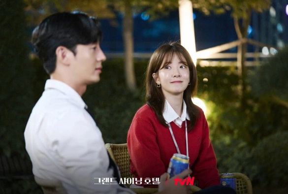 Кадр из дорамы Большой сияющий отель