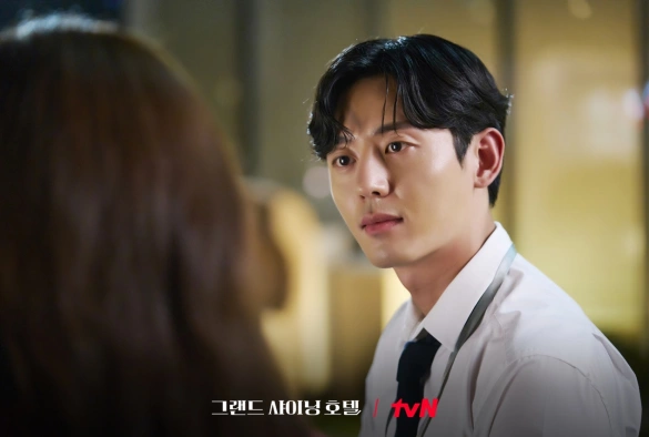 Кадр из дорамы Большой сияющий отель