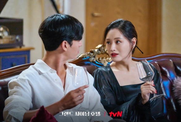 Кадр из дорамы Большой сияющий отель