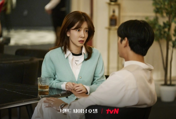 Кадр из дорамы Большой сияющий отель