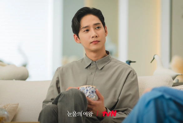 Кадр из дорамы Королева слёз