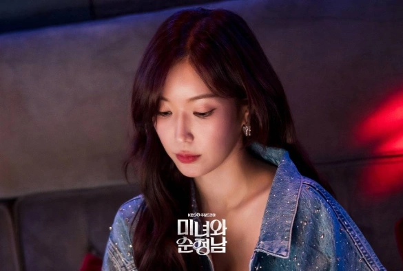 Кадр из дорамы Красавица и преданный поклонник