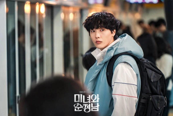 Кадр из дорамы Красавица и преданный поклонник