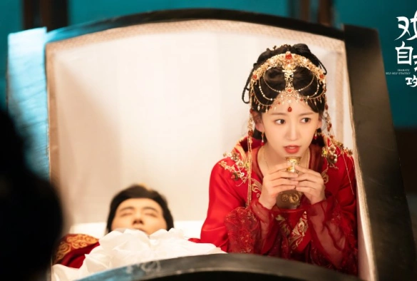 Кадр из дорамы Руководство по самоспасению для королев драмы