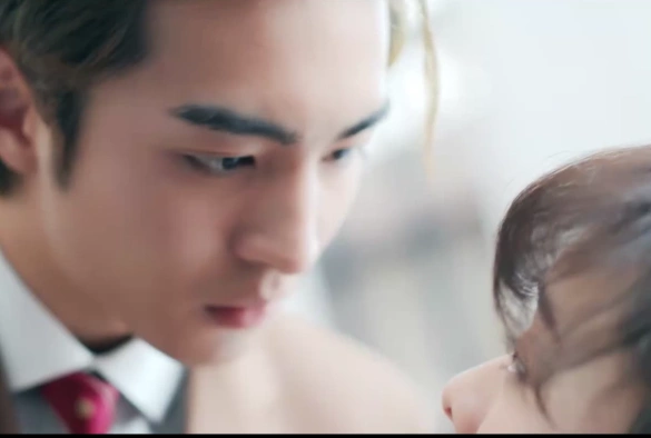 Кадр из дорамы Влюбляюсь в тебя