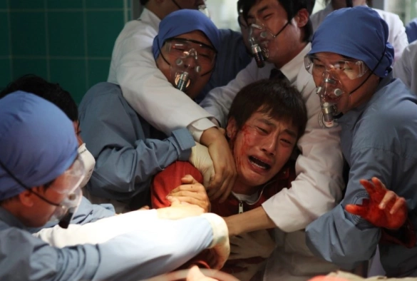 Кадр из дорамы Грипп/Вирус