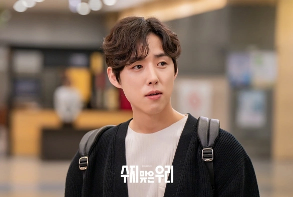 Кадр из дорамы Мы в прибыли