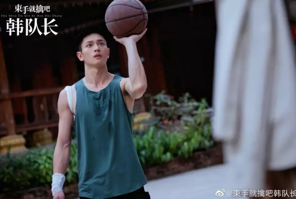 Кадр из дорамы Сдавайся, капитан Хань!