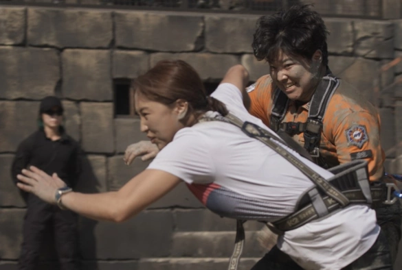 Кадр из дорамы Сирена: Выжить на острове