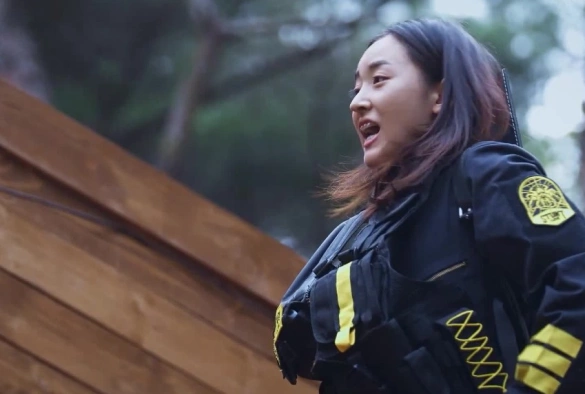 Кадр из дорамы Сирена: Выжить на острове