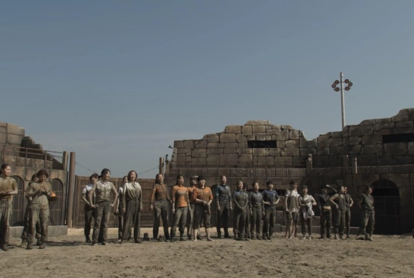 Кадр из дорамы Сирена: Выжить на острове