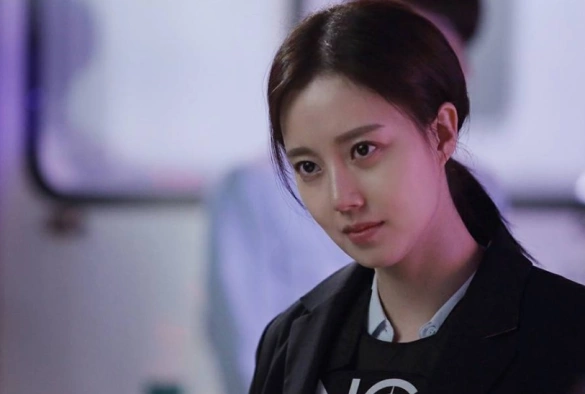 Кадр из дорамы Мыслить как преступник