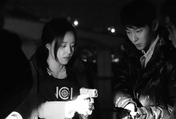 Кадр из дорамы Мыслить как преступник