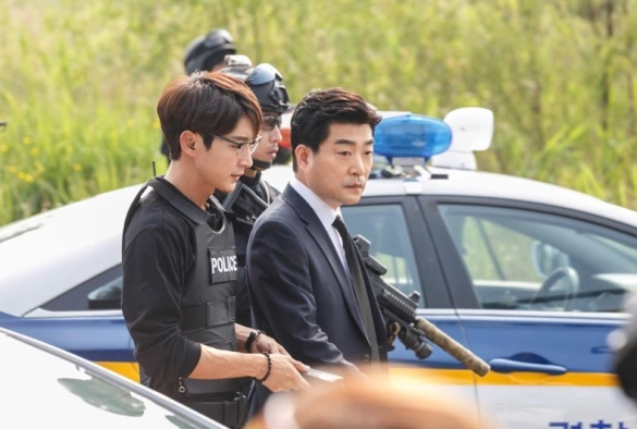 Кадр из дорамы Мыслить как преступник