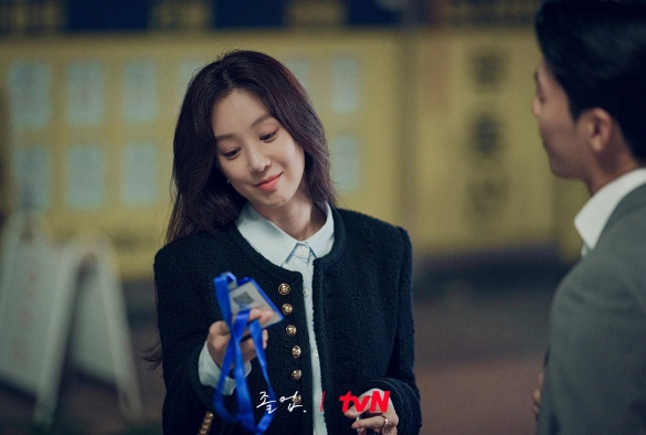 Кадр из дорамы Выпускник