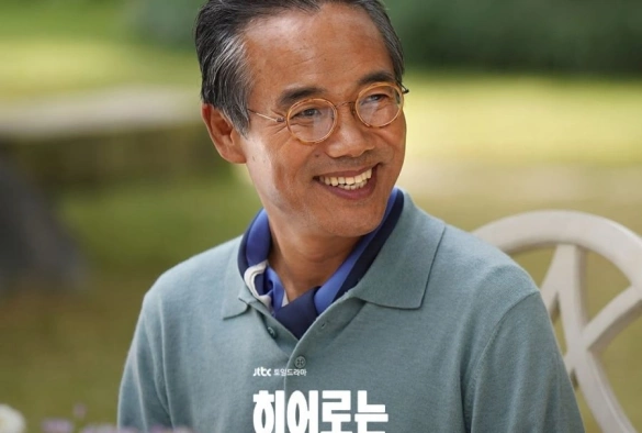 Кадр из дорамы Хотя я не герой