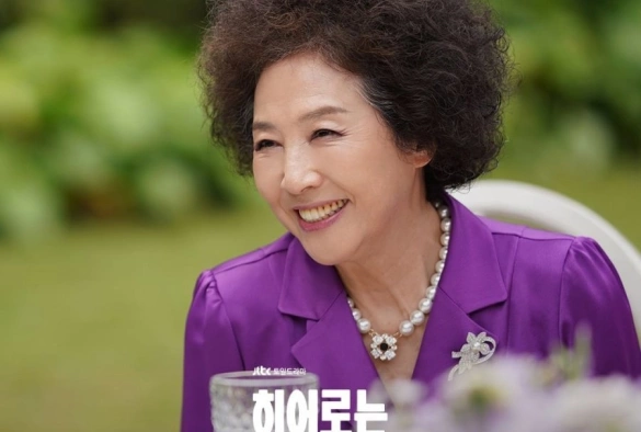 Кадр из дорамы Хотя я не герой