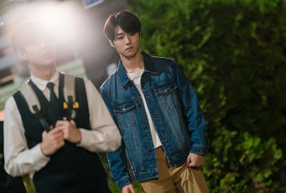 Кадр из дорамы Юность