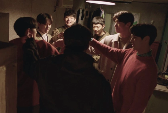 Кадр из дорамы Юность