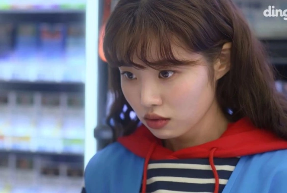 Кадр из дорамы Бурная жизнь в круглосуточном магазине