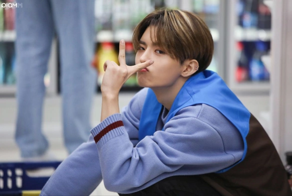 Кадр из дорамы Бурная жизнь в круглосуточном магазине