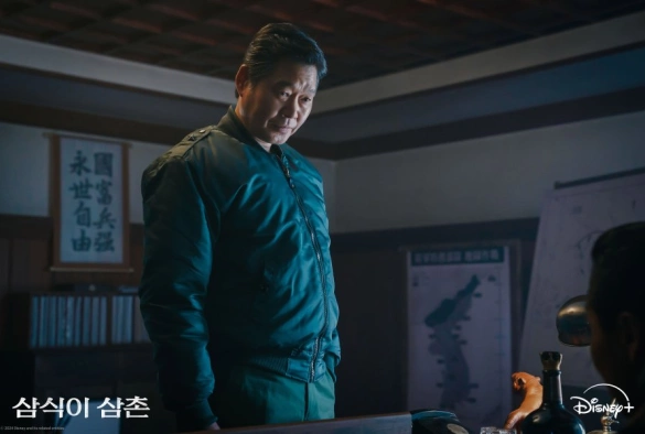 Кадр из дорамы Дядя Сам Сик